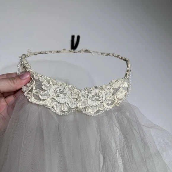 Vintage Handmade Bridal Veil Adorned With Lace And Pearls approx 40 in - Picture 2 of 8